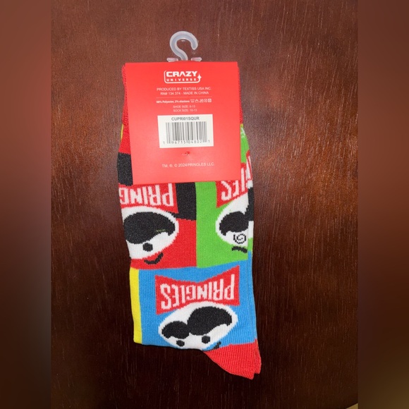 PRINGLES NOVELTY CREW SOCKS NWT MEN’S SHOE SIZE 6-13 - Picture 2 of 2